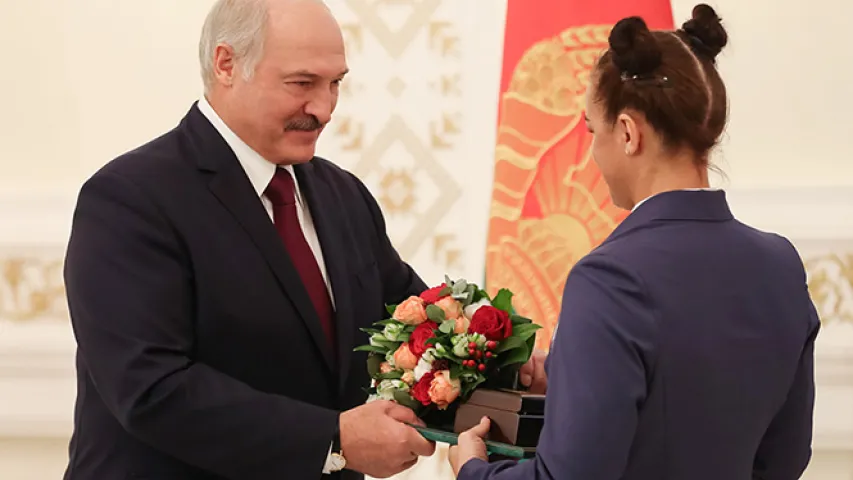 Лукашэнка: хоць ты Машэнскага ў лодку садзі, парык надзявай, і няхай грабе