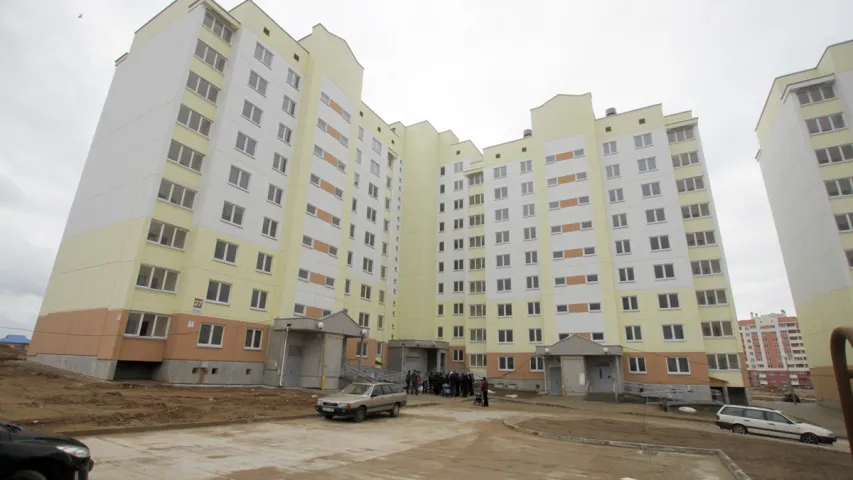 Сотні сем’яў у Гродне паўгода не могуць заехаць у свае кватэры