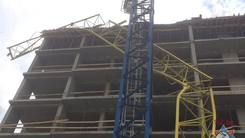 Стала вядомая прычына падзення вежавага крана ў Мінску (фота)