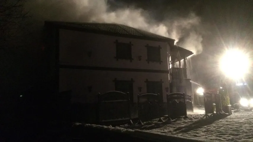 Каля Раўбічаў пад Мінскам гарэла кавярня (фота)