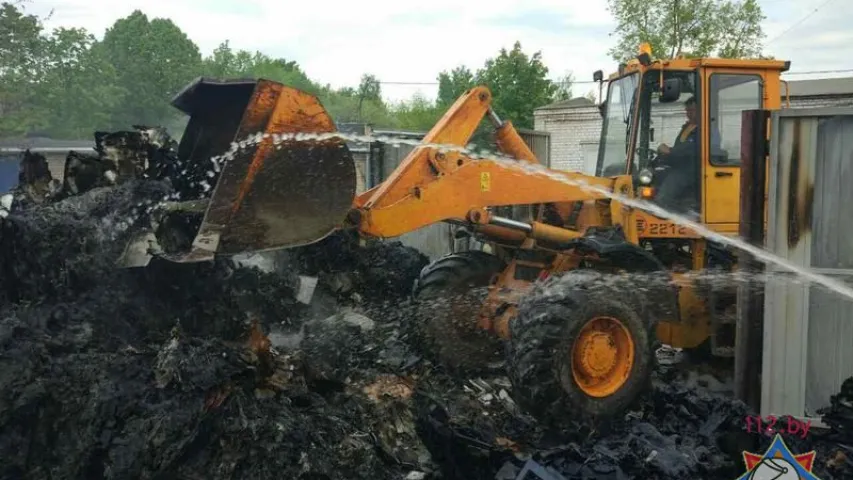 Фота і відэа з пажару на складзе пластмасы ў Мінску