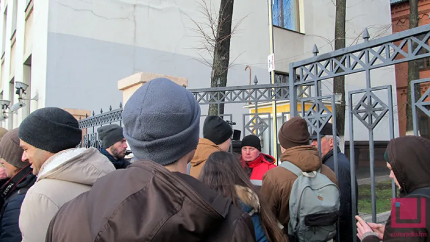 Некалькі дзясяткаў студэнтаў БДУ "паклікалі рэктара на дыван"