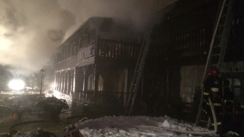 Каля Раўбічаў пад Мінскам гарэла кавярня (фота)