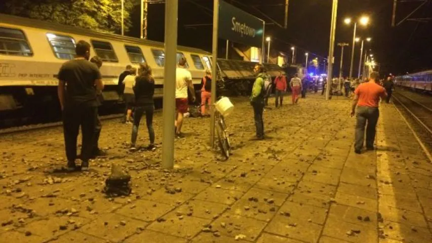 У Польшчы сутыкнуліся цягнікі, пацярпелі дзясяткі чалавек (фота)