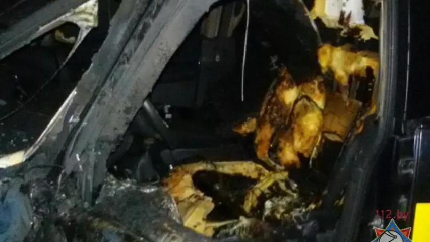 У Мінску ўначы невядомы падпаліў таксоўку (фота)