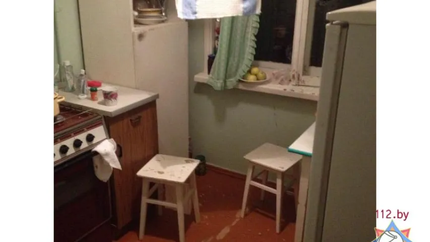 У вокны мінскіх кватэр двойчы заляталі петарды (фота)