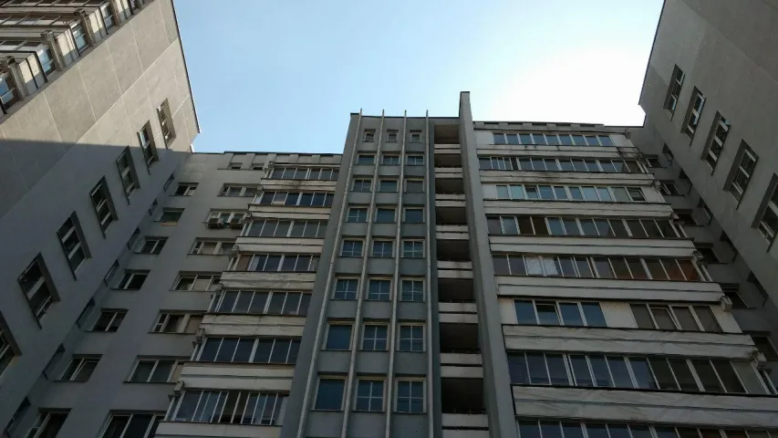 Дзяўчыне, якая ўпала з дома на Нямізе, было 17 гадоў