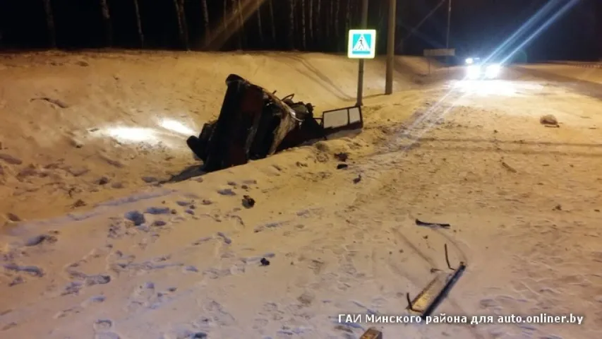 У Мінскім раёне Opel разарвала на часткі, пасажырка загінула, кіроўца ўцёк