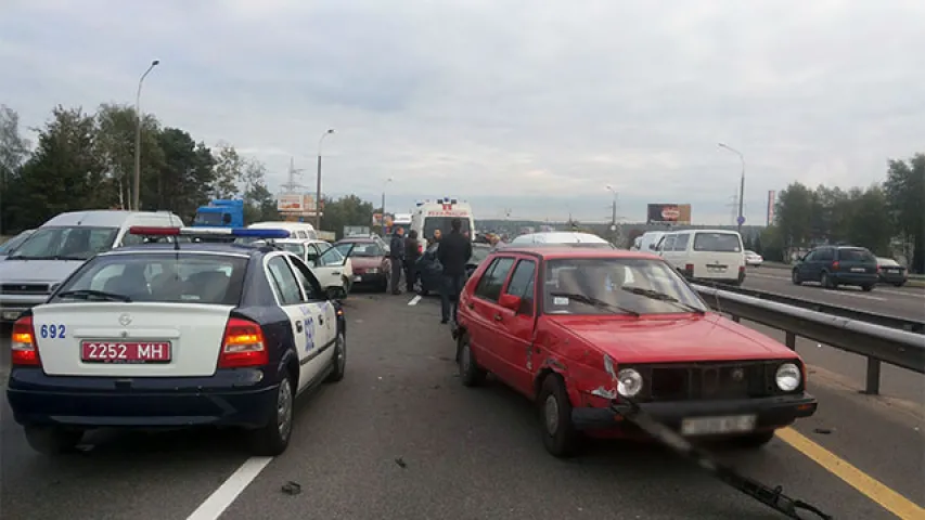 На МКАД адбылася аварыя з удзелам пяці аўтамабіляў (фота)