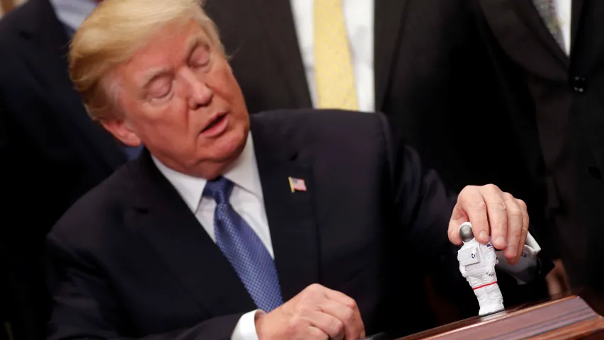 Трамп аб’явіў, што хоча зноў адправіць чалавека на Месяц
