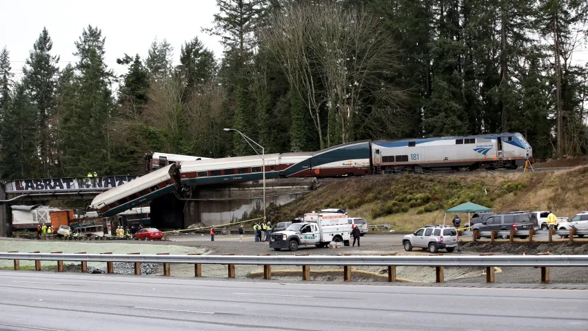 Колькасць пацярпелых падчас крушэння цягніка ў ЗША перавысіла 100 чалавек