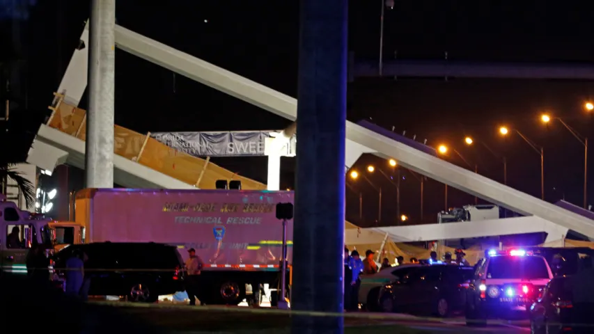 У Маямі, дзе абрынуўся пешаходны мост, загінулі ад 6 да 10 чалавек