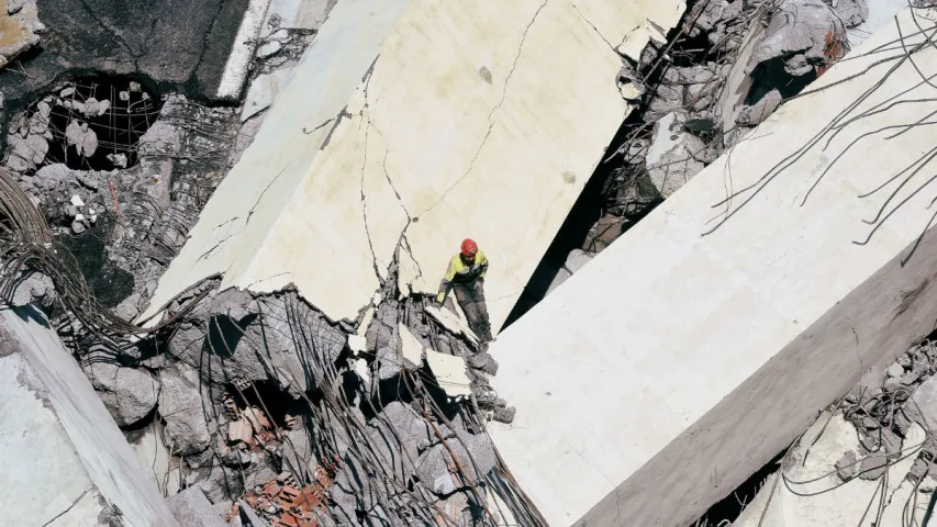 У Генуі, дзе абрынуўся мост, загінулі 37 чалавек