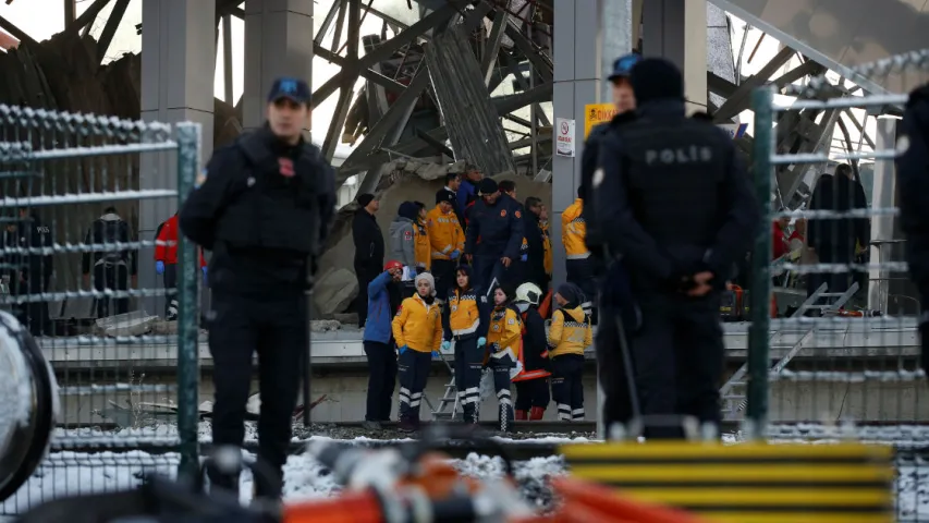 У Анкары хуткасны цягнік сутыкнуўся з лакаматывам, ёсць загінулыя і параненыя