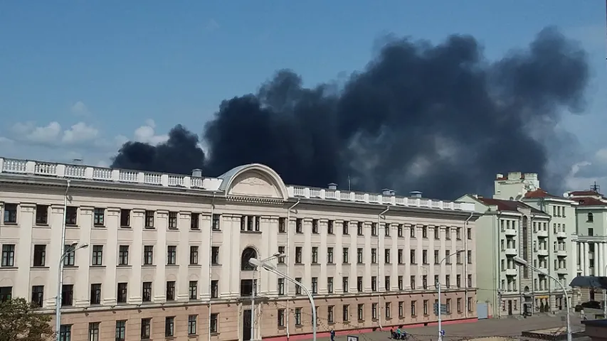 У Мінску гарэў мэблевы цэнтр (фота, відэа)