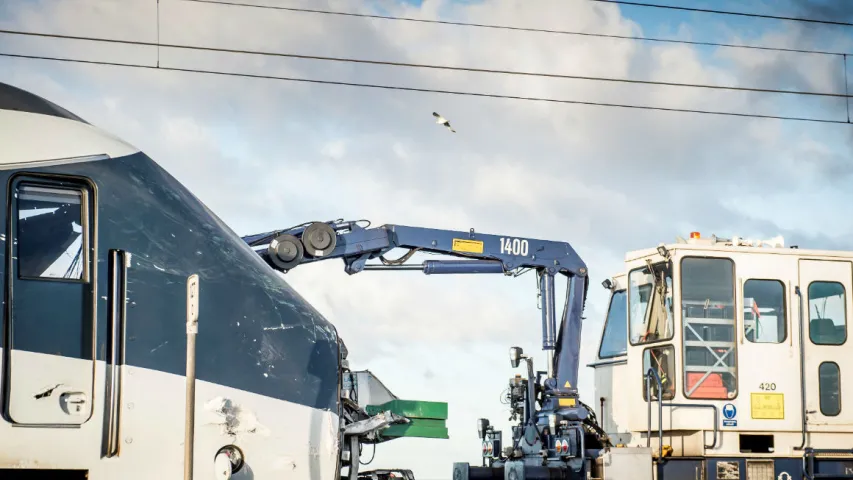 У Даніі брызент стаў прычынай катастрофы пасажырскага цягніка (фота, відэа)