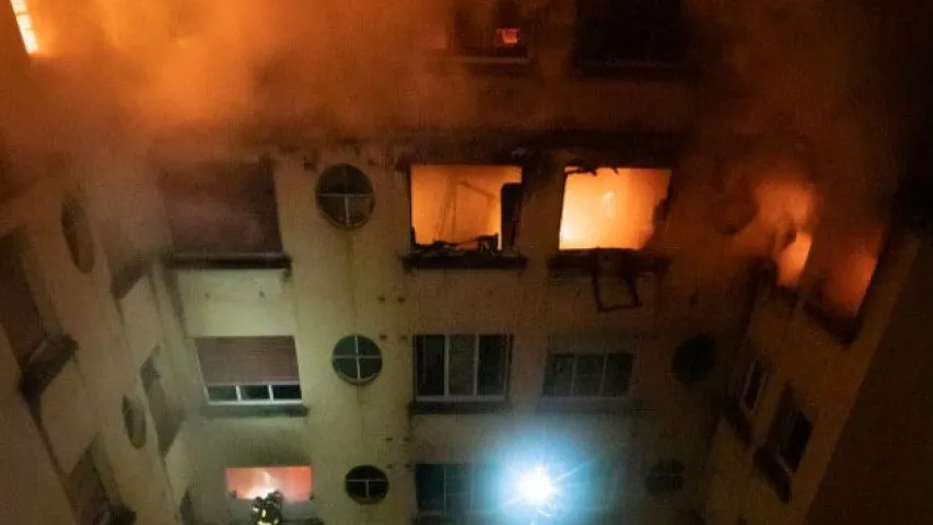 У Парыжы на пажары загінулі восем чалавек, дзясяткі пацярпелі