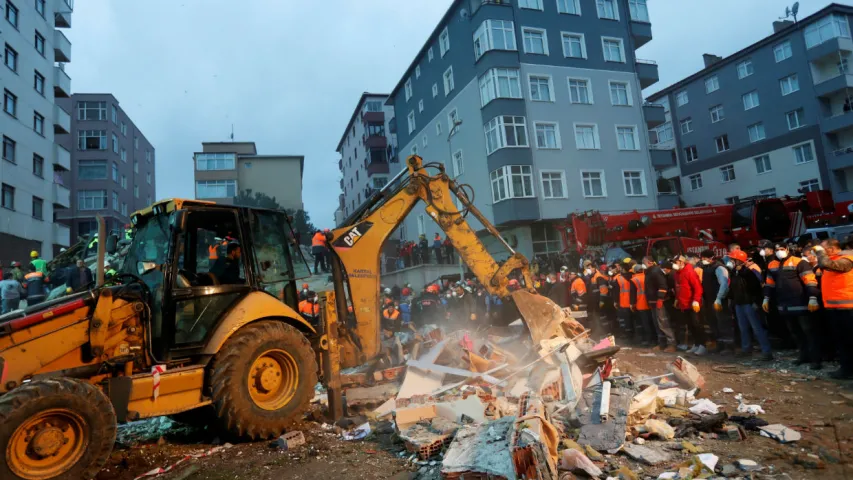 У Стамбуле абрынуўся васьміпавярховы дом, ідзе разбор завалаў
