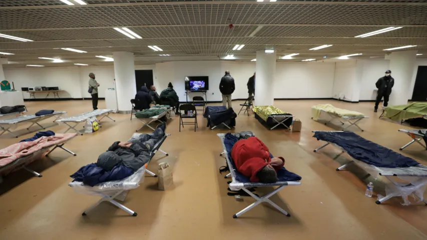 З-за каранавіруса ў фестывальны палац у Канах пусцілі бяздомных