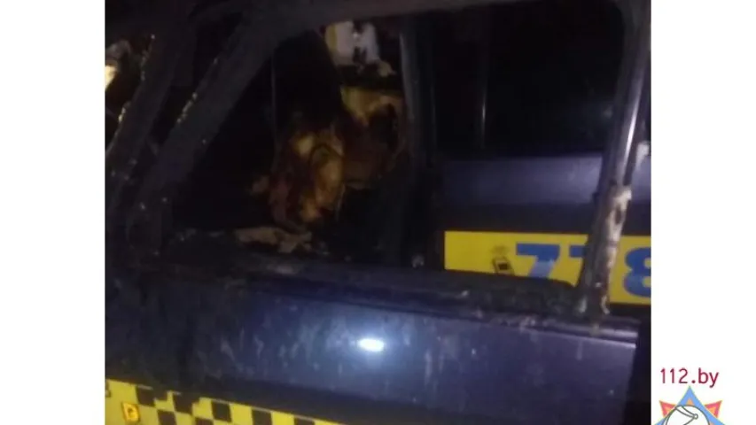 У Мінску ўначы невядомы падпаліў таксоўку (фота)