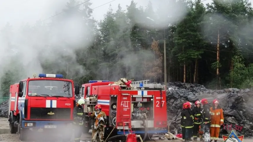 У Мінску на Жылуновіча гарэў бітум на плошчы 150 квадратных метраў (відэа)