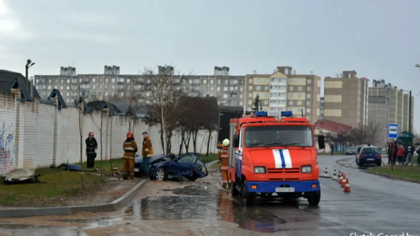 У Слуцку легкавік трапіў пад грузавік, загінуў адзін чалавек (абноўлена)