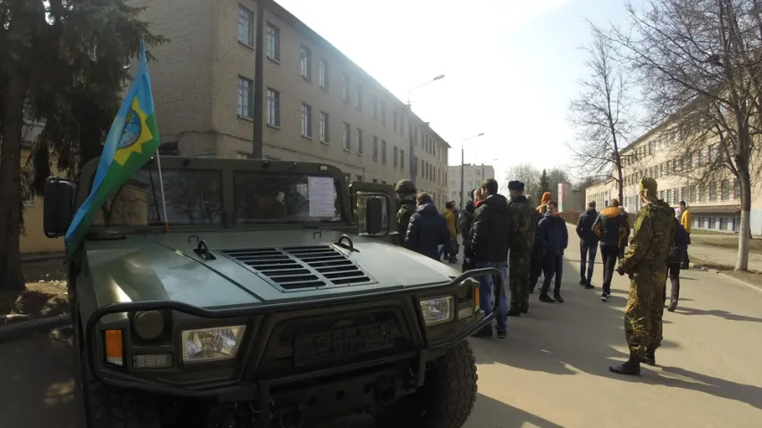 Як у Ваеннай акадэміі ўжываюцца патрыёты Беларусі і “рускі мір” (фота)