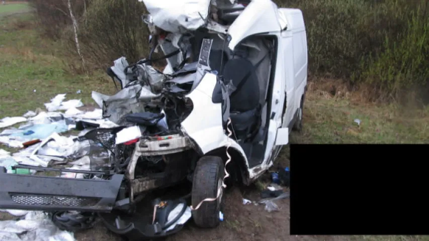 Каля Слаўгарада сутыкнуліся фура і мікрааўтобус, адзін з кіроўцаў загінуў