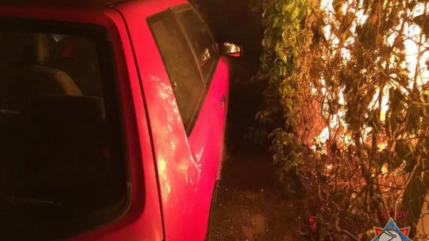 У Мінску ўначы падпалілі смецце, пашкоджаныя два аўтамабілі (фота)