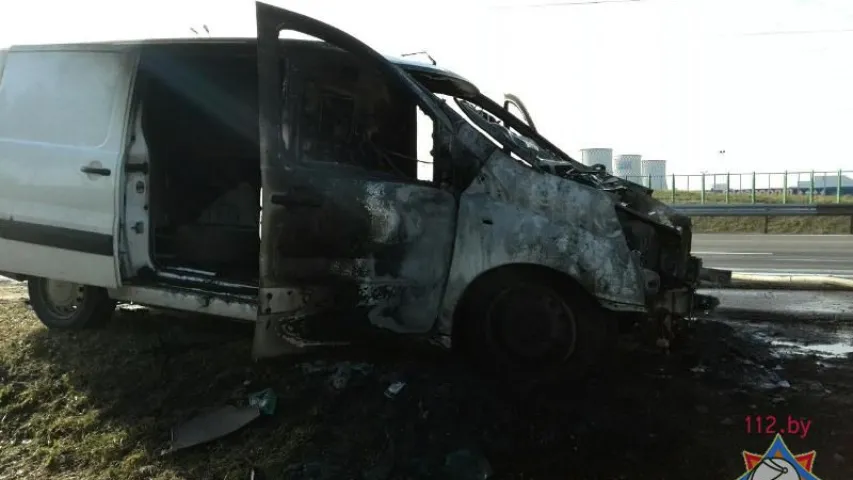 На МКАД сутыкнуліся фура і трактар, і гарэў мікрааўтобус (фота)