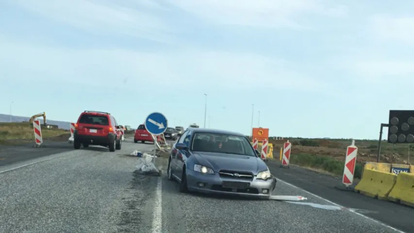 У Ісландыі аўтамабіль заехаў у залу чакання аэрапорта (фота)