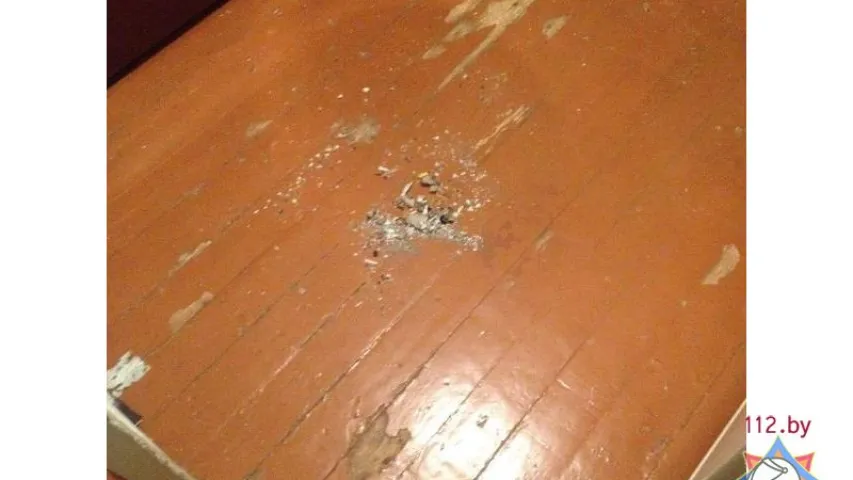 У вокны мінскіх кватэр двойчы заляталі петарды (фота)