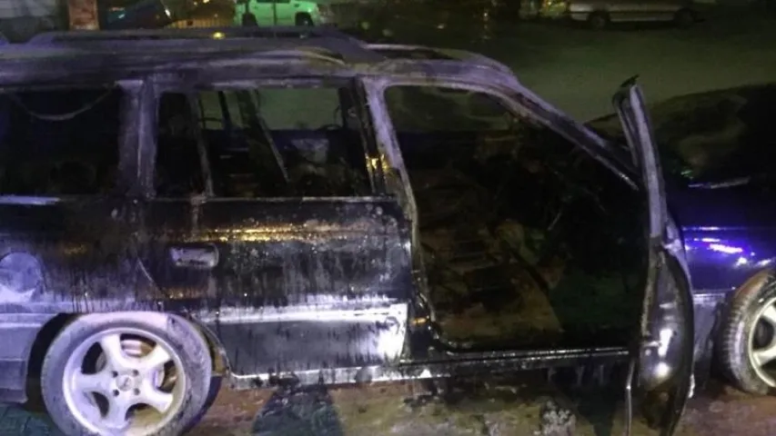 У Мінску за адну ноч у адным раёне згарэлі тры аўтамабілі (фота)
