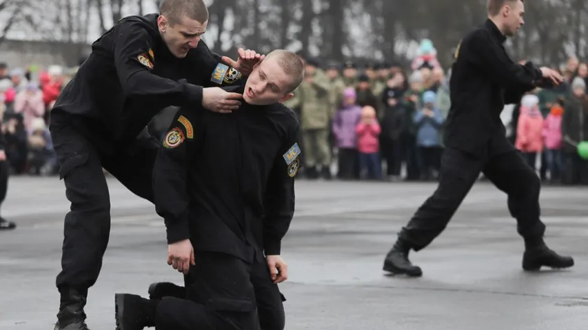 Як у Мінску спецназ праводзіў зіму 