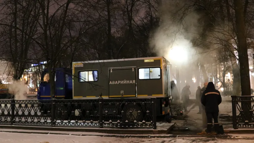 У цэнтры Мінска ліквідавалі наступствы пашкоджання трубаправода (фота)