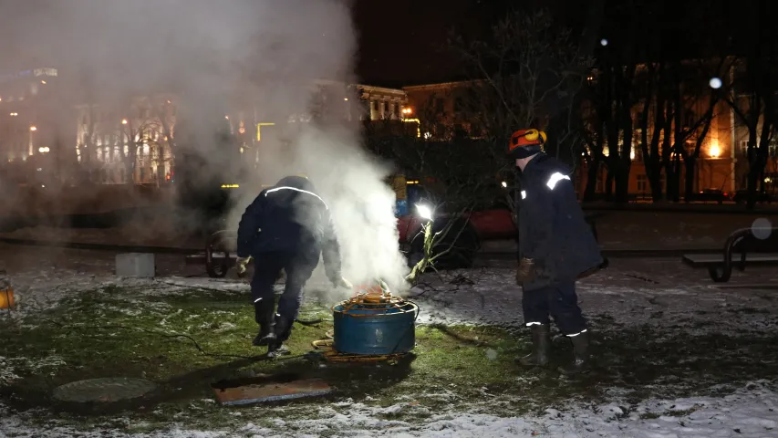 У цэнтры Мінска ліквідавалі наступствы пашкоджання трубаправода (фота)