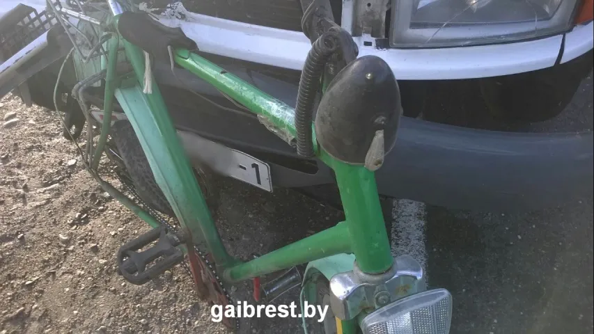 У Жабінкаўскім раёне пад коламі мікрааўтобуса загінуў 25-гадовы раварыст