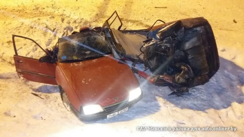 У Мінскім раёне Opel разарвала на часткі, пасажырка загінула, кіроўца ўцёк