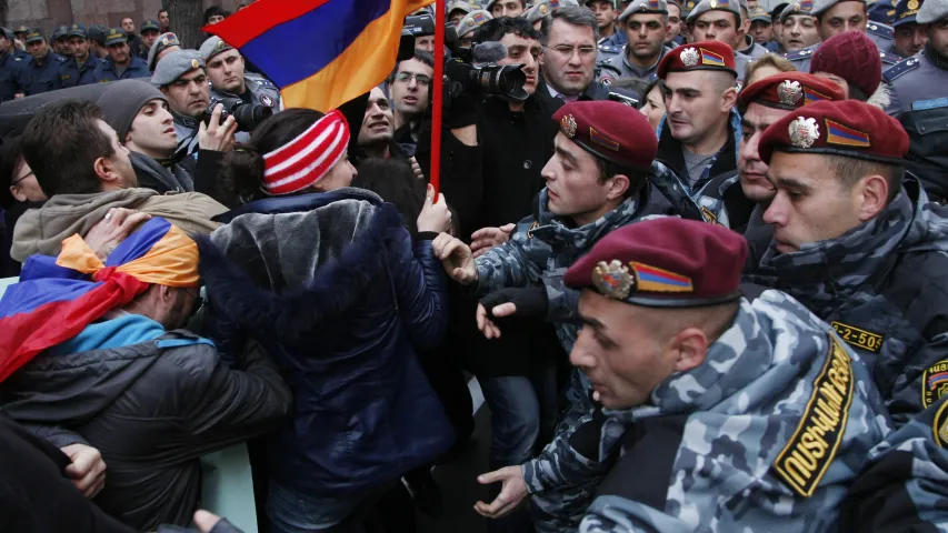 "Даспехі" паліцыі на мітынгах у Малдове, Украіне, Арменіі і Беларусі