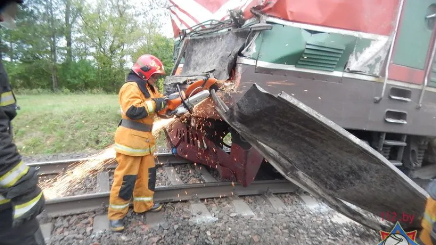 Кіроўца грузавіка з буракамі, які трапіў пад цягнік, ехаў на чырвонае святло