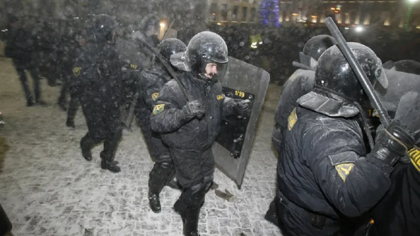 "Даспехі" паліцыі на мітынгах у Малдове, Украіне, Арменіі і Беларусі