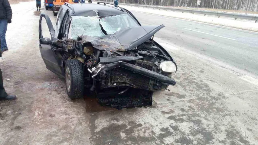 У ДТЗ на трасе М-1 у Івацэвіцкім раёне сур'ёзна пацярпелі жанчына і дзіця
