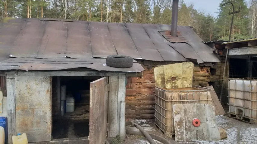 У маладзечанца канфіскавалі больш за 1300 літраў брагі 