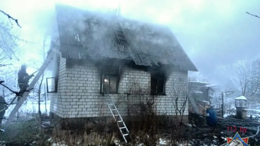 Пад Брэстам п’яны дачнік ледзь не згарэў у сваім доме (фота)