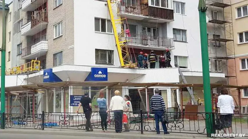 У Брэсце з вышыні сарвалася будаўнічая люлька, у якой былі тры чалавекі