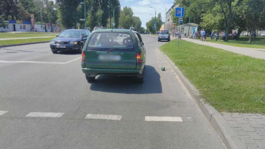 У Брэсце "Опель" збіў ровар з двума дзецьмі