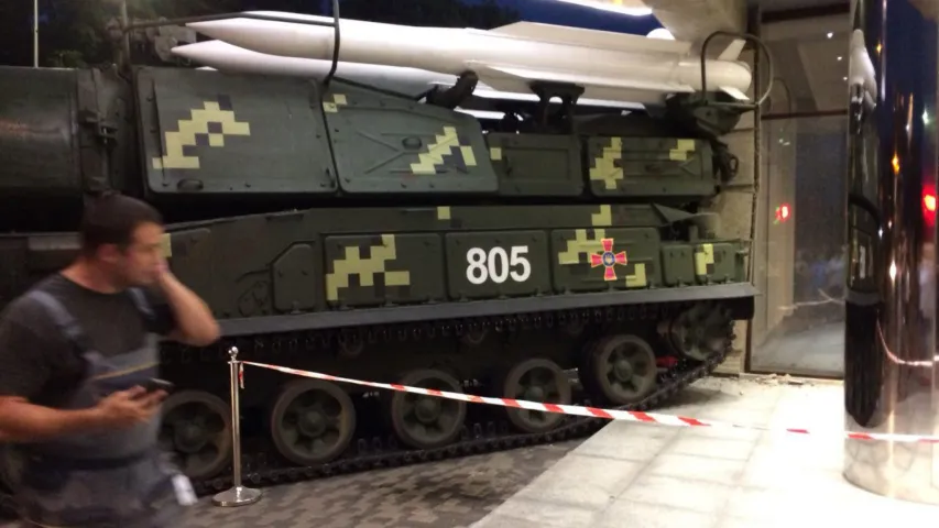 У Кіеве “Бук” пасля рэпетыцыі параду пратараніў будынак бізнэс-цэнтра