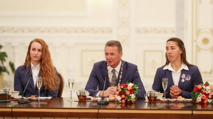 Лукашэнка: хоць ты Машэнскага ў лодку садзі, парык надзявай, і няхай грабе