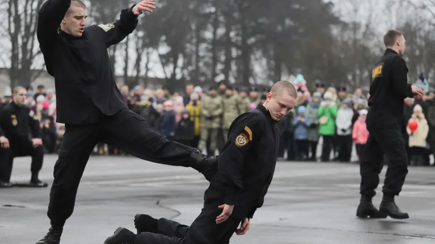 Як у Мінску спецназ праводзіў зіму 