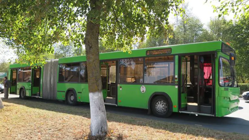 У Баранавічах п'яны пасажыр адчыніў дзверы і выскачыў з аўтобуса (фота)